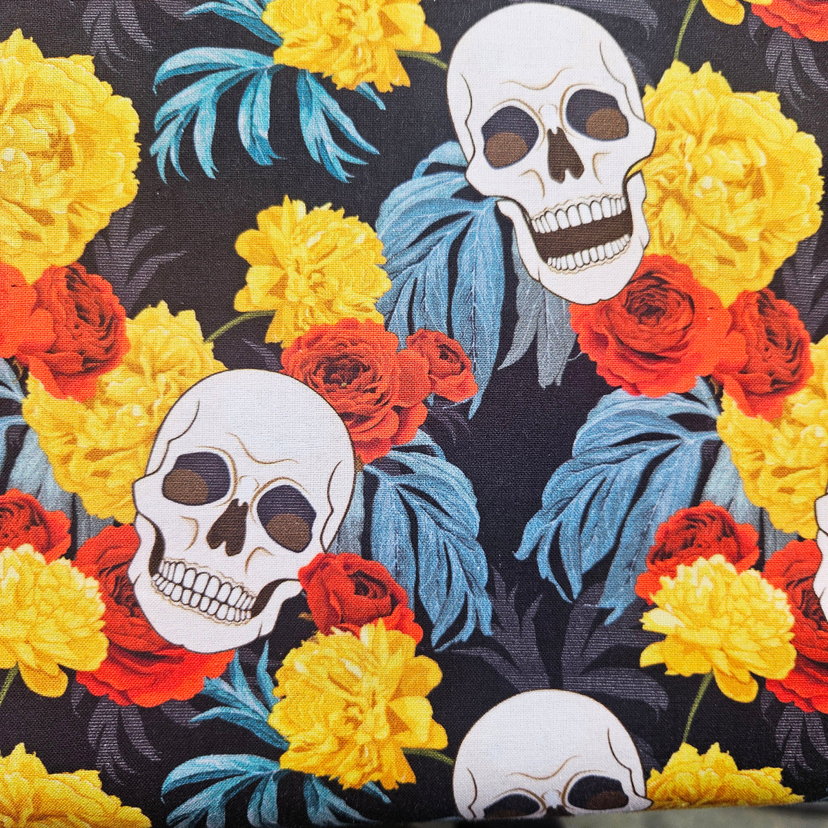 Skulls & Roses - Quilter's Choice (S)
