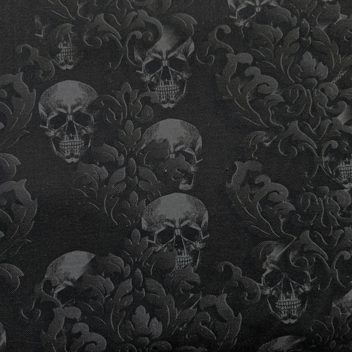 Hidden Skulls - Quilter's Choice (S)