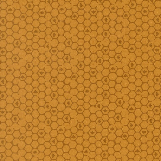 Wildbriar - Honeycomb in Golden - Sweetfire Road - Moda (Pre-order: Nov 2026)