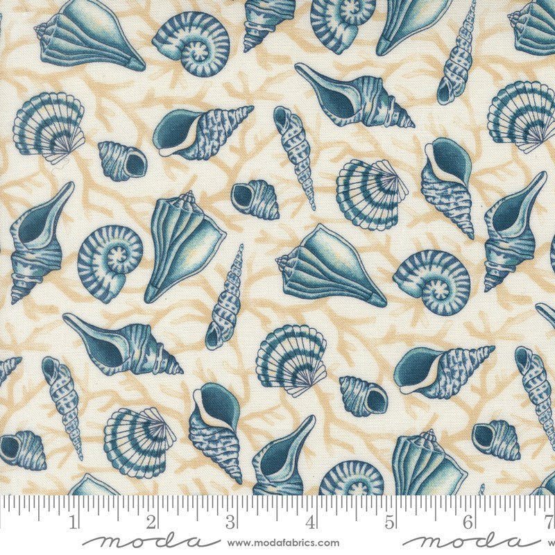 Seaside - Tossed Seashells in Seafoam White - Deb Strain - Moda (Pre-order: Feb 2027)