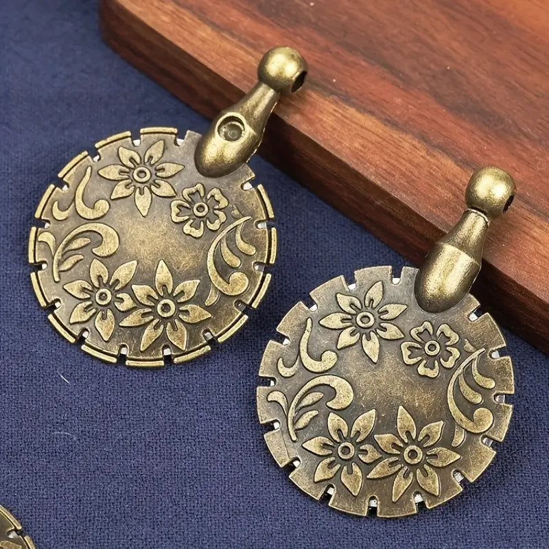 Vintage Thread Cutter Pendant